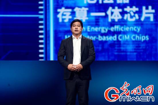 “忆阻器存算一体芯片器件及架构基础理论”获2025年世界互联网大会领先科技奖