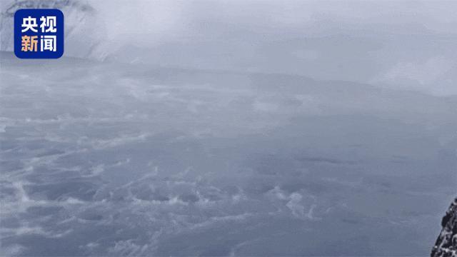 长白山天池“沸腾