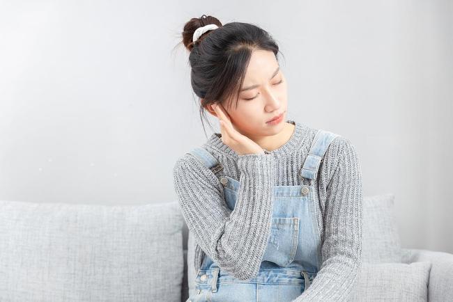 耳朵总是痒可能暗示这5种问题 快自查