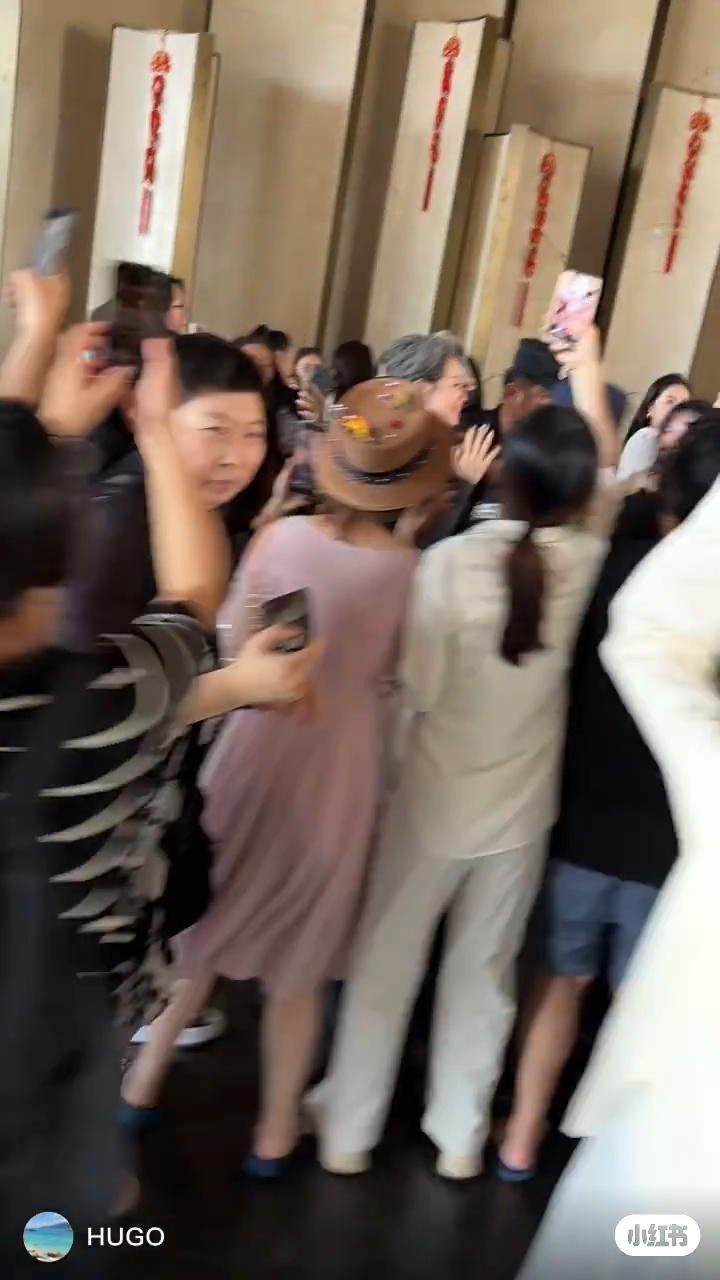 保安即时要维持秩序。