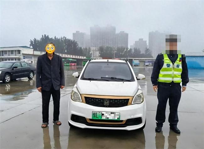 大爷无证驾驶一年多违章279条