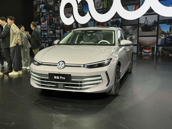 四轮独悬+智能座舱 上汽大众朗逸Pro上市售8.88万起