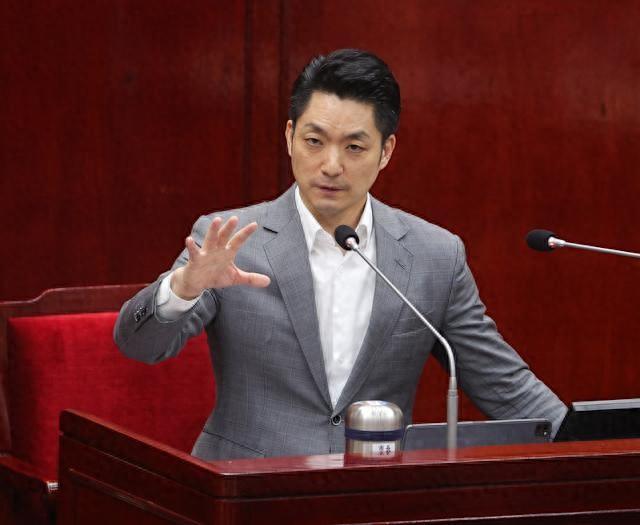 蒋万安再战绿议员