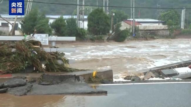 北京密云特大暴雨 局地交通通信中断