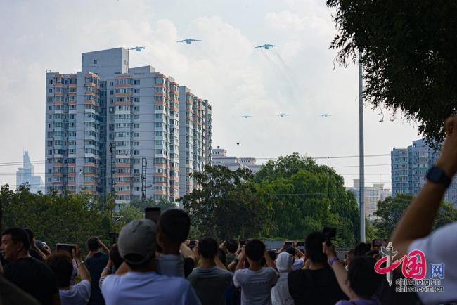 空中梯队飞越北京地标