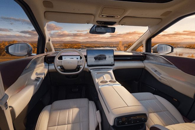 内装豪华感提升配穹顶氛围灯 小鹏X9增程版内饰发布