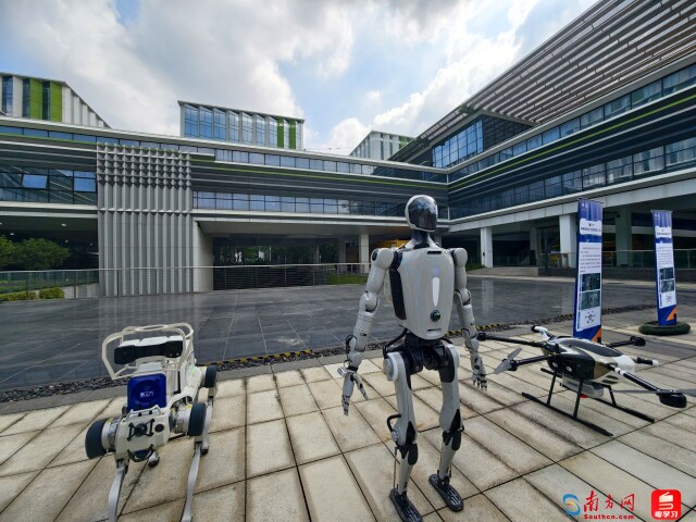 全国首个基于氢动力系统的具身智能电力巡检机器人班组