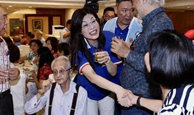 郑丽文低调称“民调领先是鞭策”