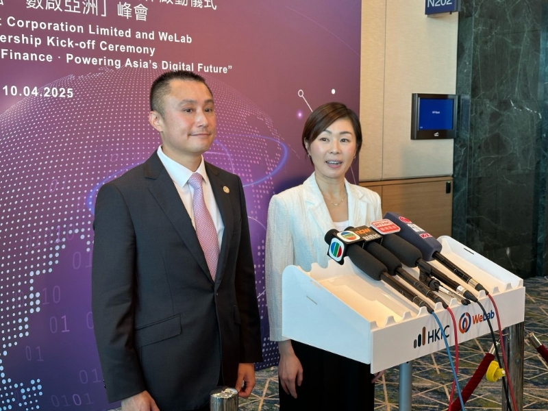 龙沛智(左)认为,东南亚整体经济和政治环境稳定,不会过分担心WeLab在当地发展。 龙沛智(左)认为,东南亚整体经济和政治环境稳定,不会过分担心WeLab在当地发展。