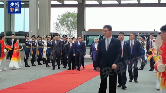 埃及总理马德布利抵华 出席2025年上合组织峰会