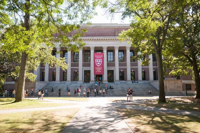 哈佛大学教授就特朗普审查90亿美元拨款提起诉讼