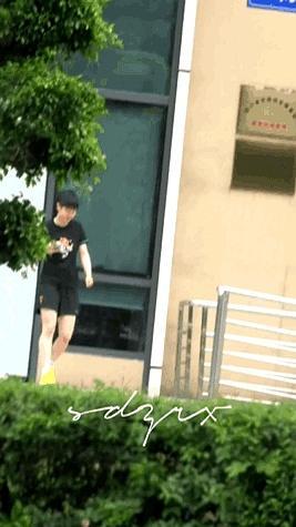 王楚钦封训开会略显疲惫