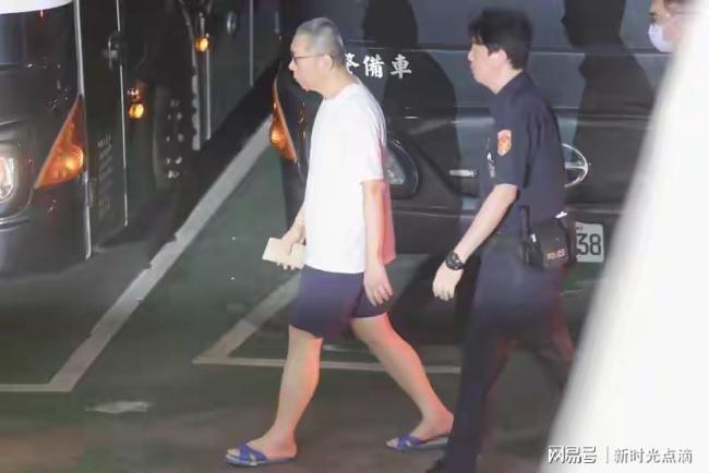 郭正亮:若再硬押柯文哲恐出事
