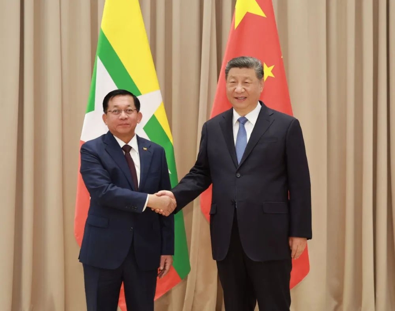 习近平主席会见缅甸领导人敏昂莱。 习近平主席会见缅甸领导人敏昂莱。