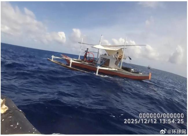 菲人员持刀威胁我海警，中方果断水炮还击