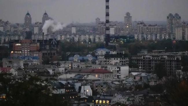 俄自杀式无人机突袭乌克兰画面曝光