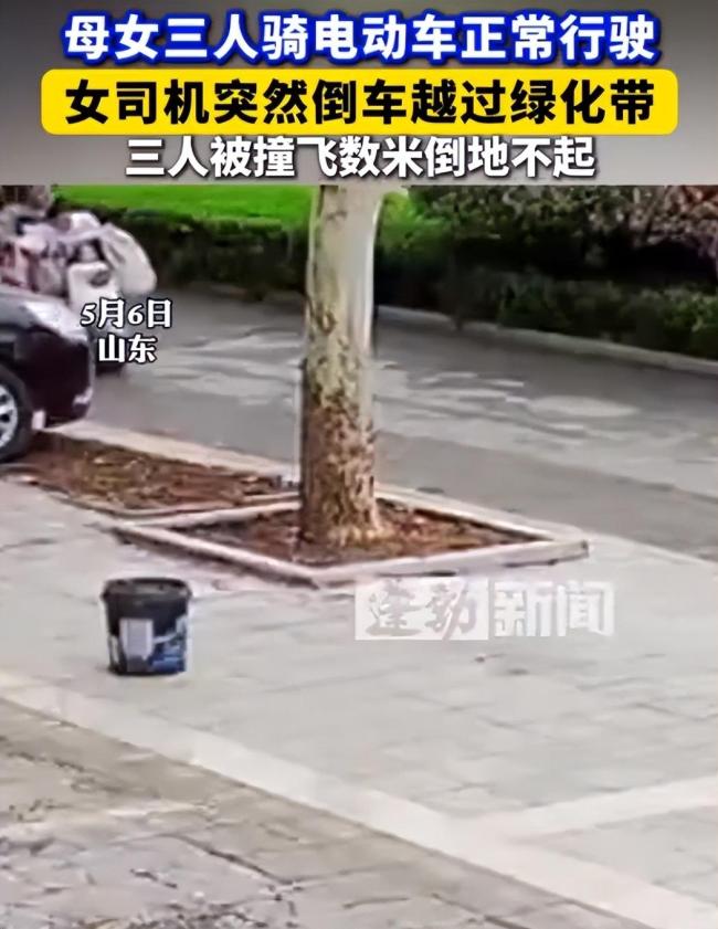 母女三人骑电动车被撞飞