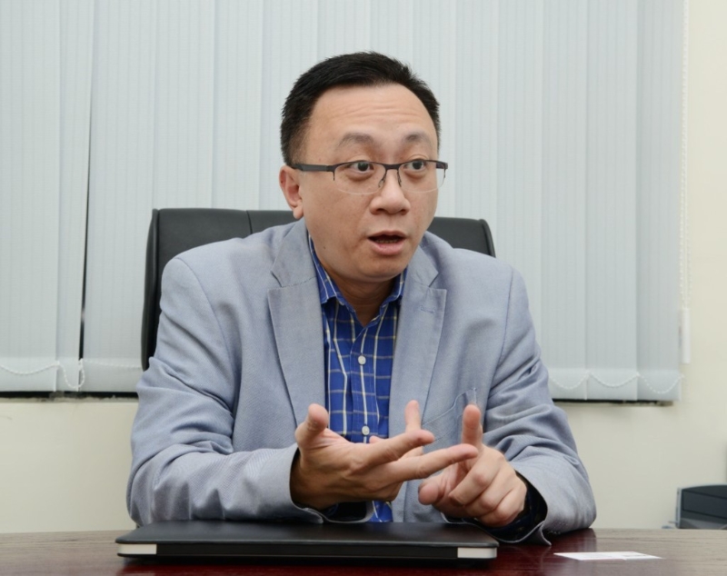 香港信息科技商会荣誉会长方保侨表示,社交平台用户应积极举报不法广告。 香港信息科技商会荣誉会长方保侨表示,社交平台用户应积极举报不法广告。