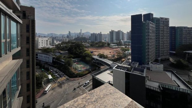 单位可享开扬市景,附近亦有不少绿植,十分写意。 单位可享开扬市景,附近亦有不少绿植,十分写意。