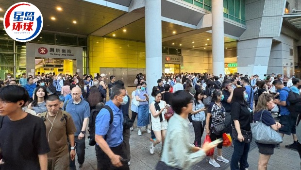 调景岭站外逾300人等候穿梭巴士