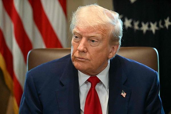 特朗普为何选择放弃跟中国打关税战