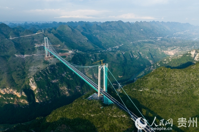 在建世界第一高桥——花江峡谷大桥。人民网记者 涂敏摄.jpg