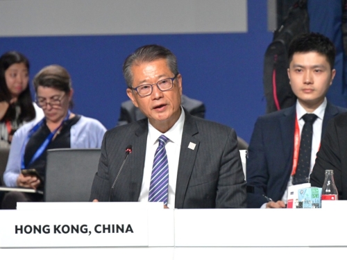 陈茂波在意大利米兰出席亚洲开发银行第58届年会上发言。 政府新闻处 陈茂波在意大利米兰出席亚洲开发银行第58届年会上发言。 政府新闻处