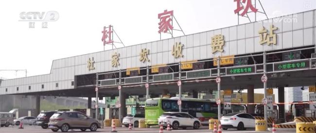 清明假期首日出行火热