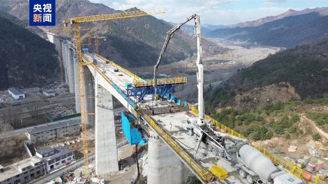 清水河特大桥顺利合龙 雄忻高铁建设迎关键性突破