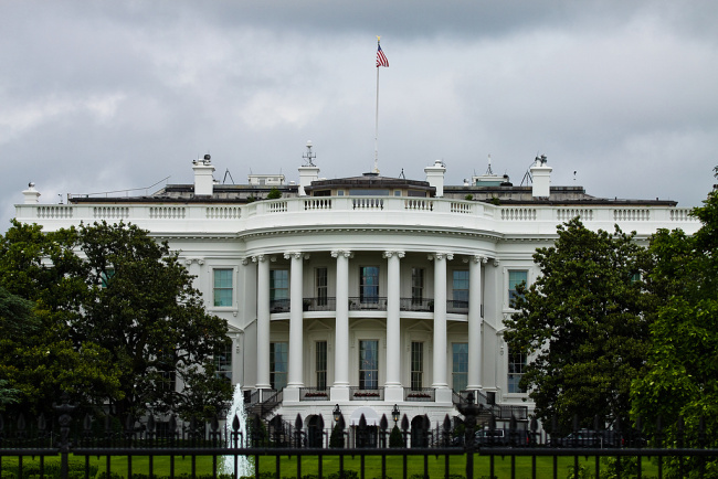 美参议院通过终止特朗普全面关税政策决议