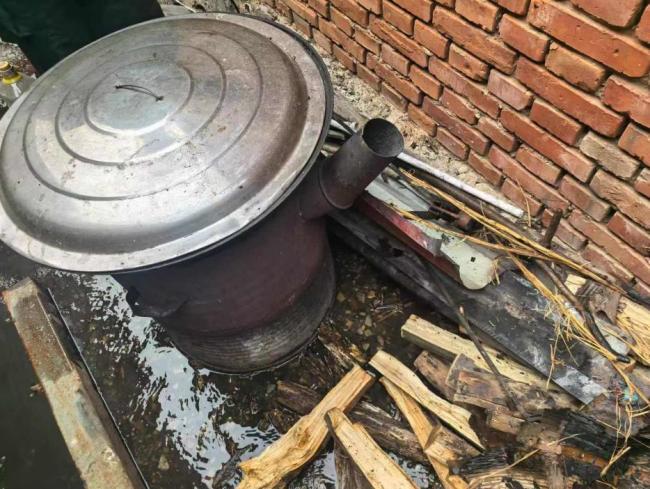 大风天柴锅做饭无人看管 北京两村民被罚