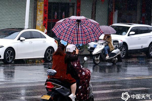 五一假期前南方强对流天气频繁 遇雷电冰雹怎么办