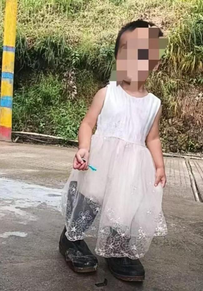 家门口失踪女童已送医检查身体