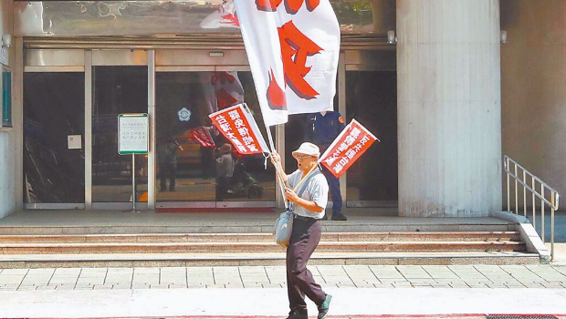 绿营推大罢免乱象引发质疑。