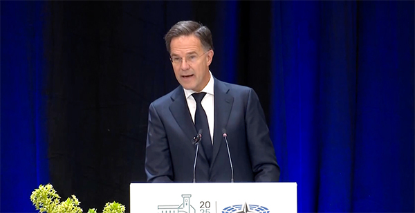 北约秘书长嘲讽俄潜艇故障紧急上浮“跛脚”回家,俄军否认:完全不符合事实