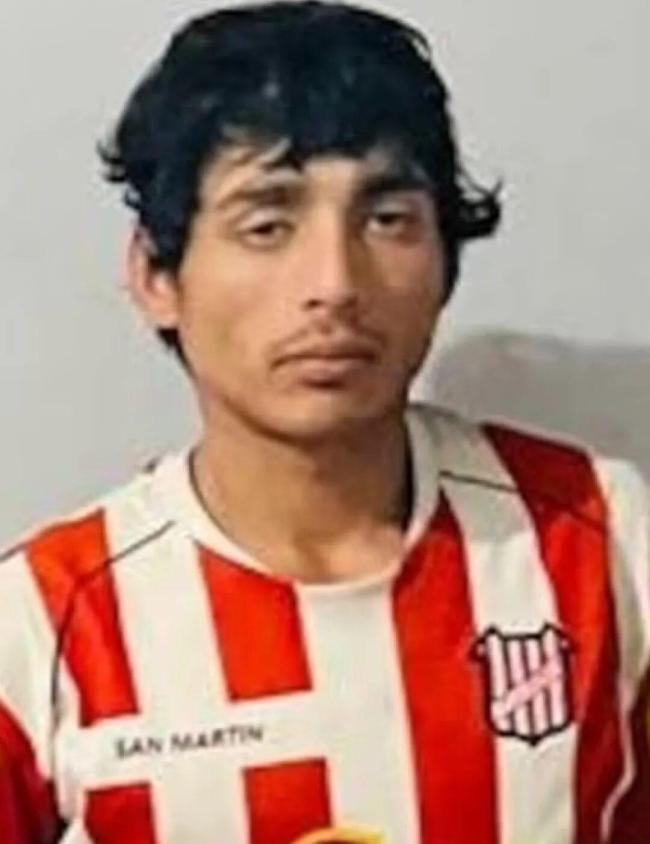 男子现身自己的葬礼 大喊“我还活着”