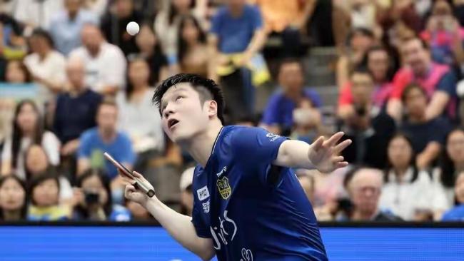 樊振东掏乒乓球的动作堪比魔术