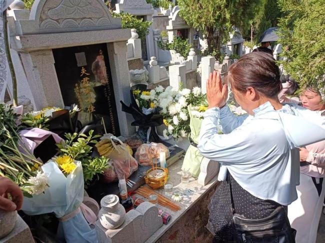 安徽救人牺牲男子下葬