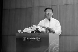 痛心!浙江一高校校长飞机上突发疾病离世,曾为二战在日中国劳工维权长达16年 航班迫降重庆仍抢救无效