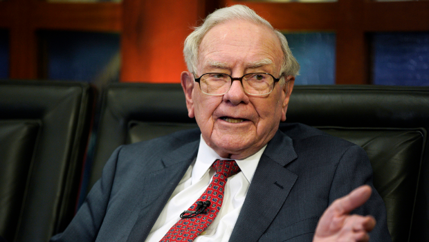 94岁的“股神”巴菲特（Warren Buffett）预计在年底卸下波克夏集团的执行长工作，但退休后计划定期前往办公室。