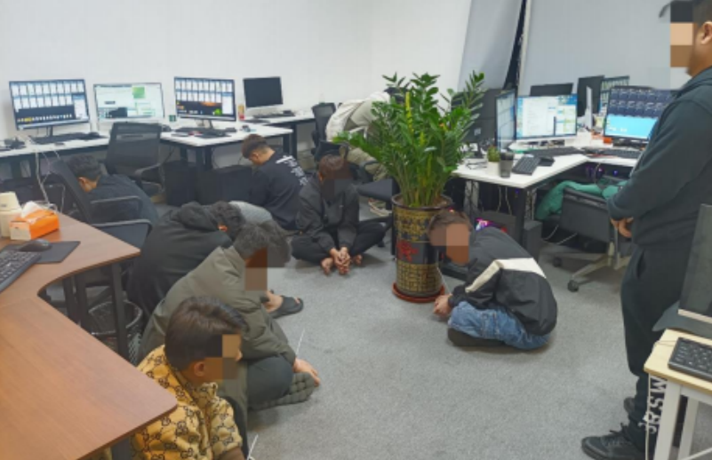 捣毁诈骗窝点现场。通讯员供图。