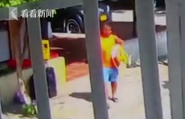 现场：哥伦比亚男子家门口识破暗杀打退杀手