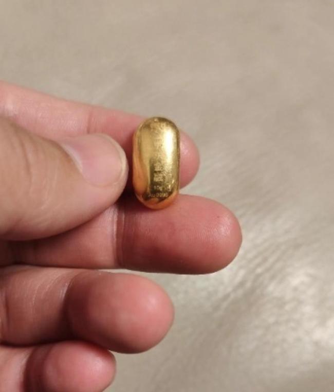 妈妈叮嘱吞10克黄金小孩别在外面拉