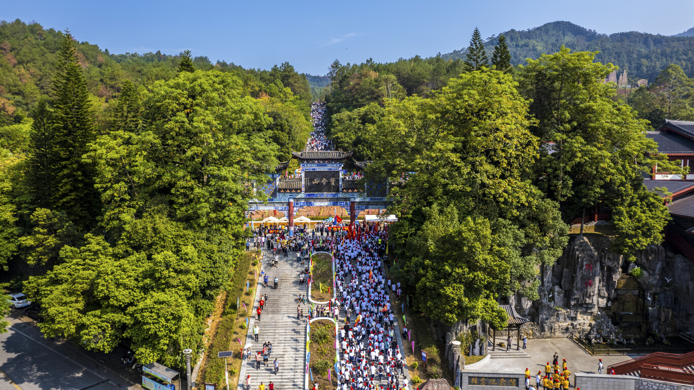清远阳山大力发展森林旅游、林地运动等“旅游+”新业态(冯国志 摄)
