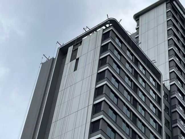 离交房越来越近，全国总价地王隔壁，香港置地某豪宅小区的业主却坐不住了⋯⋯
