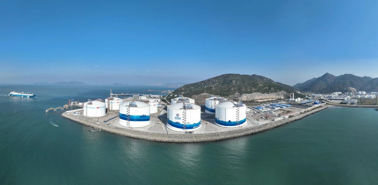 中国海油珠海LNG接收站。图源：“珠海经开发布”微信公众号
