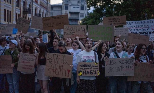 宋忠平：泽连斯基迎来最危急时刻