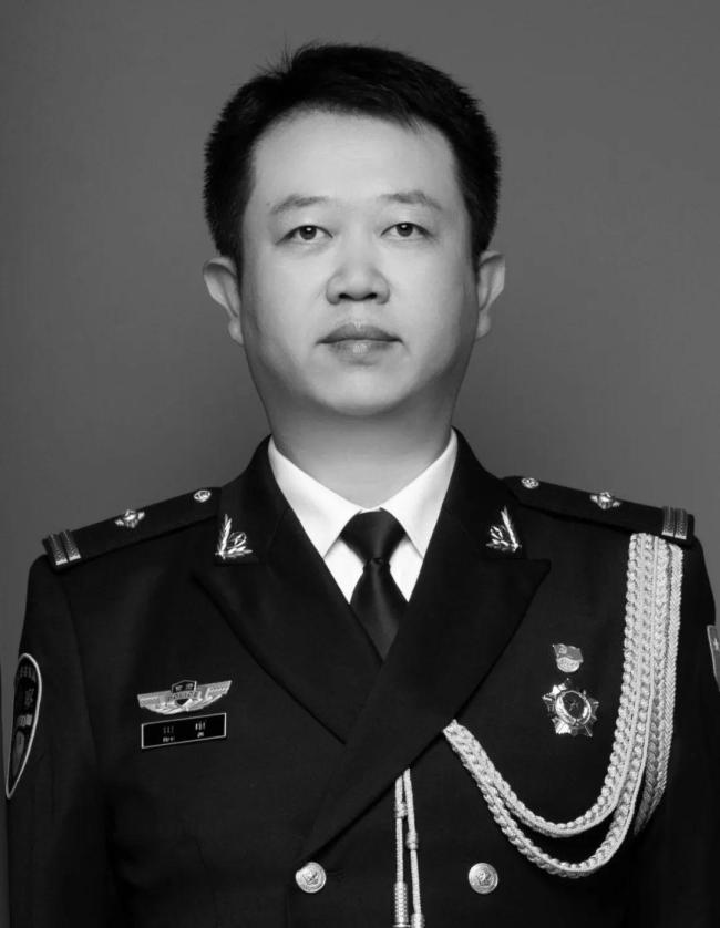 一级警长田雨在执勤岗位殉职