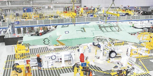 美报告:F-35去年一半时间无法升空
