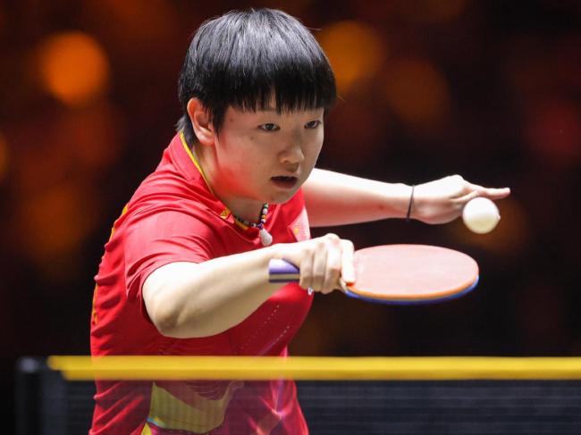 WTT中国大满贯：孙颖莎3-0击败队友王晓彤 轻松晋级女单8强